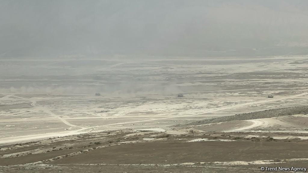 Müdafiə nazirləri Azərbaycandakı birgə taktiki təlimi izləyir (FOTO)