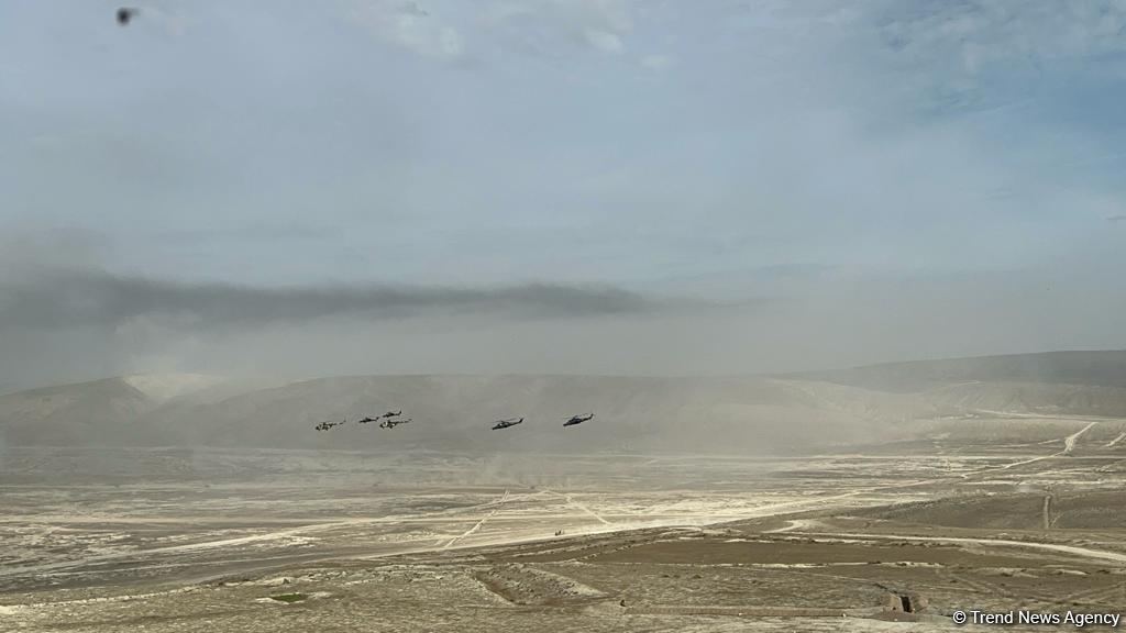 Müdafiə nazirləri Azərbaycandakı birgə taktiki təlimi izləyir (FOTO)