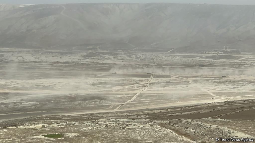 Müdafiə nazirləri Azərbaycandakı birgə taktiki təlimi izləyir (FOTO)