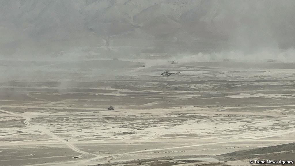 Müdafiə nazirləri Azərbaycandakı birgə taktiki təlimi izləyir (FOTO)