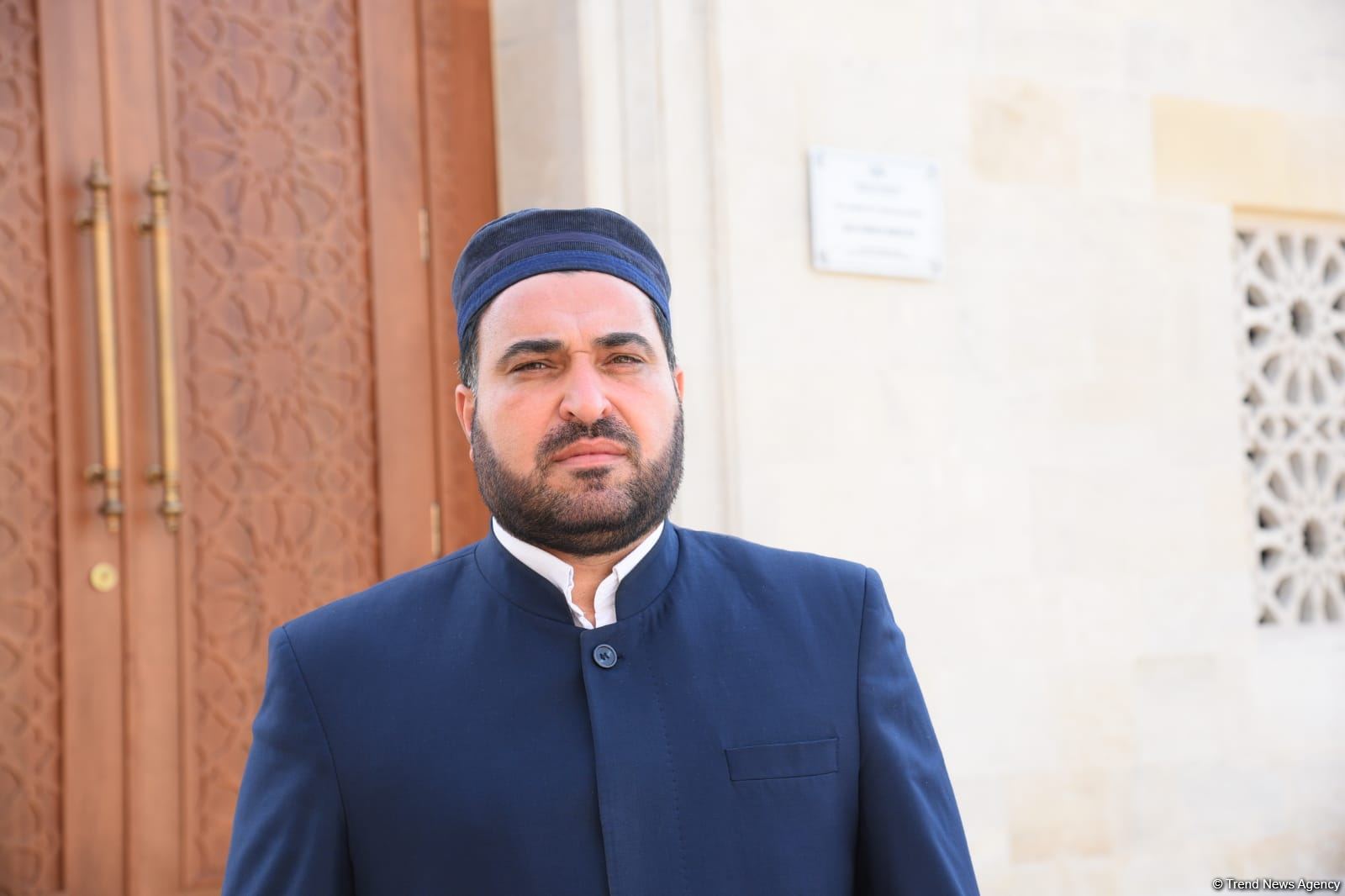 “Şah Abbas” məscidi yeni simada (FOTO)