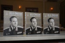 “Ulu Öndər silahdaşlarının xatirələrində" adlı kitab ictimaiyyətə təqdim olunub (FOTO)