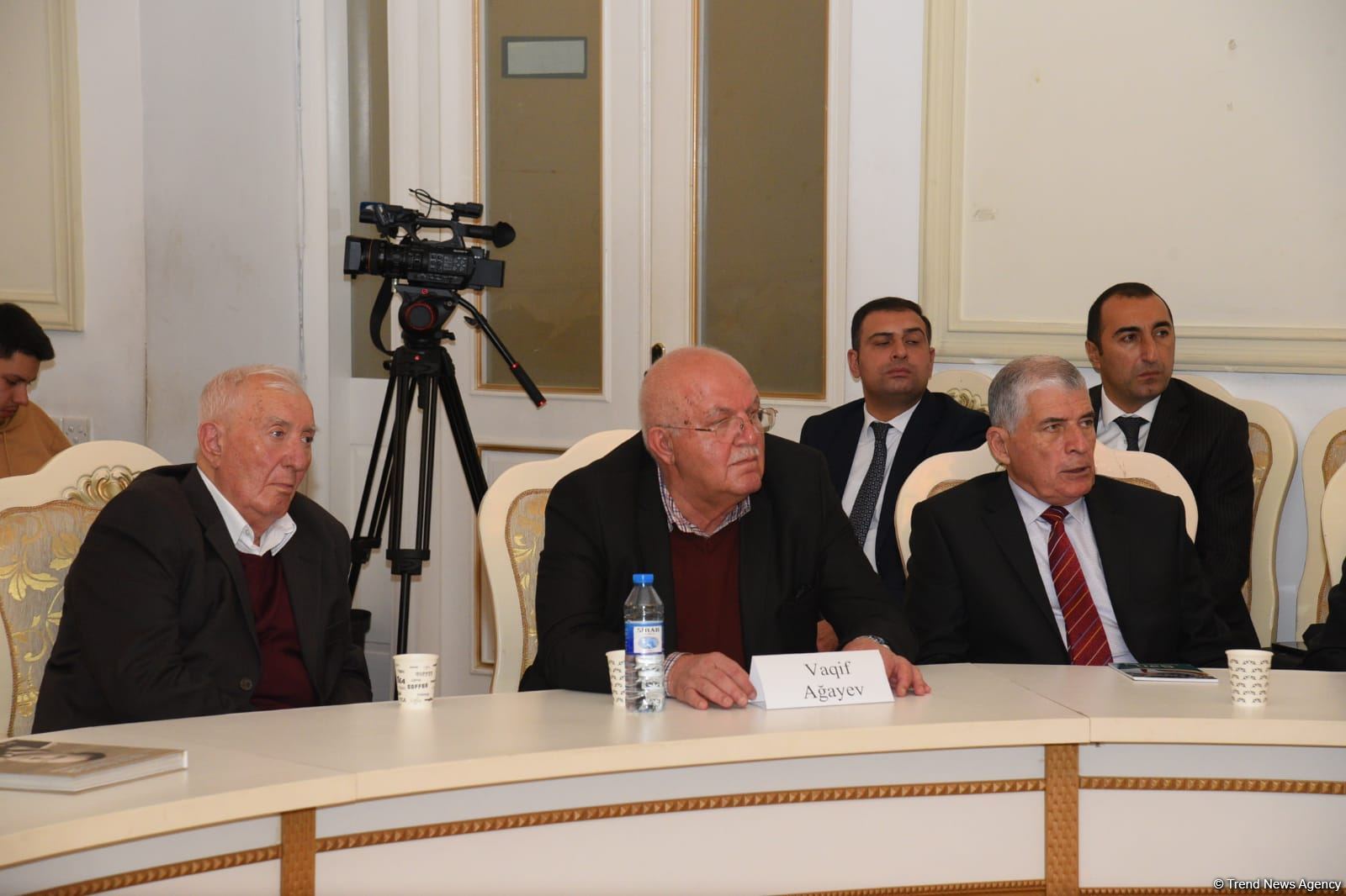 “Ulu Öndər silahdaşlarının xatirələrində" adlı kitab ictimaiyyətə təqdim olunub (FOTO)