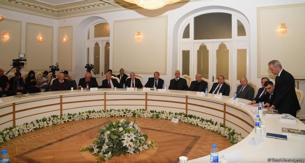 “Ulu Öndər silahdaşlarının xatirələrində" adlı kitab ictimaiyyətə təqdim olunub (FOTO)