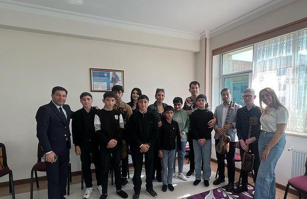 Fidan Hacıyevanın Naxçıvandakı konserti anşlaqla keçdi, oğul anasının yolu ilə gedir (FOTO/VİDEO)