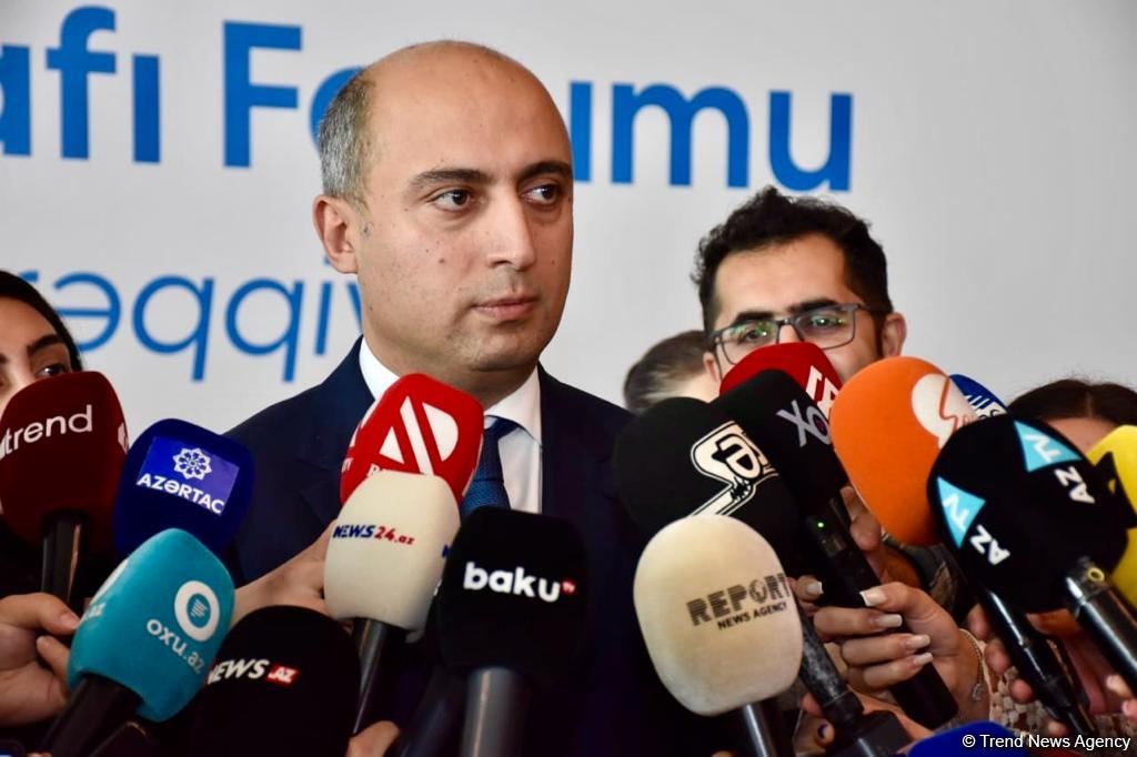 Yoluxucu xəstəliklə bağlı karantinə alınan məktəb yoxdur - Emin Əmrullayev