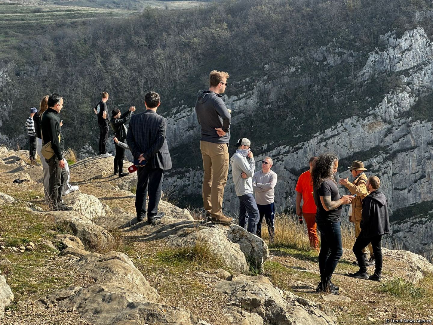 Beynəlxalq səyyahlar Cıdır düzündə (FOTO)