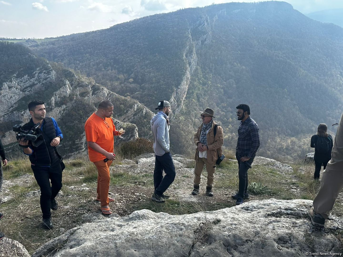 Beynəlxalq səyyahlar Cıdır düzündə (FOTO)
