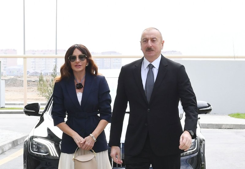 Prezident İlham Əliyev və Birinci xanım Mehriban Əliyeva Pekində keçirilən paradda iştirak edən nümayəndə heyətlərinin başçılarının və xanımlarının şərəfinə ziyafətdə iştirak ediblər (FOTO/VİDEO)