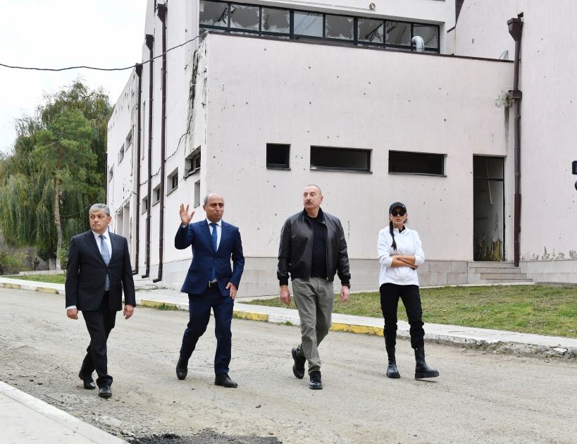 Prezident İlham Əliyev və Birinci xanım Mehriban Əliyeva Şuşa şəhərində peşə məktəbinin və kollecin binasına baxış keçiriblər (FOTO) (YENİLƏNİB)