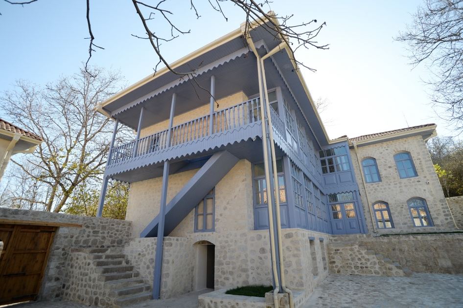 Prezident İlham Əliyev və Birinci xanım Mehriban Əliyeva Şuşada “Yasəmən” otelinin açılışında iştirak ediblər (YENİLƏNİB) (FOTO)