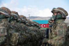Prezident İlham Əliyev və Birinci xanım Mehriban Əliyeva Xankəndidə hərbi paradda iştirak ediblər (FOTO/VİDEO) (YENİLƏNİB)