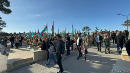 Xalq şəhidlərini ziyarət edir - İkinci Şəhidlər xiyabanından VİDEOREPORTAJ (FOTO)