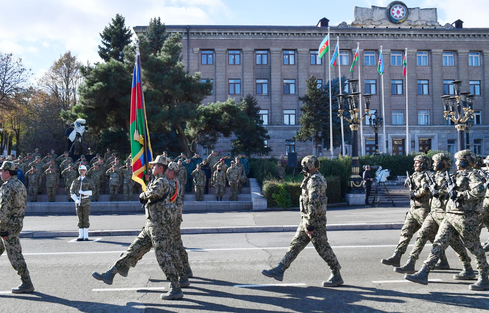 Prezident İlham Əliyev və Birinci xanım Mehriban Əliyeva Xankəndidə hərbi paradda iştirak ediblər (FOTO/VİDEO) (YENİLƏNİB)