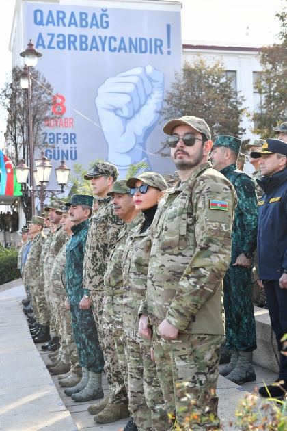 Prezident İlham Əliyev və Birinci xanım Mehriban Əliyeva Xankəndidə hərbi paradda iştirak ediblər (FOTO/VİDEO) (YENİLƏNİB)