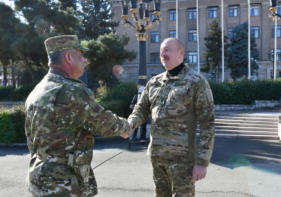Prezident İlham Əliyev və Birinci xanım Mehriban Əliyeva Xankəndidə hərbi paradda iştirak ediblər (FOTO/VİDEO) (YENİLƏNİB)