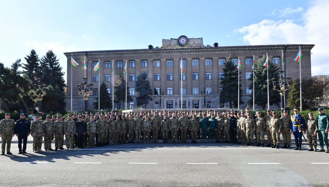 Prezident İlham Əliyev və Birinci xanım Mehriban Əliyeva Xankəndidə hərbi paradda iştirak ediblər (FOTO/VİDEO) (YENİLƏNİB)