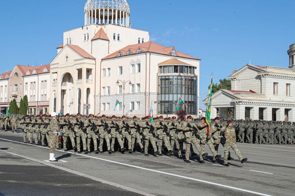 Prezident İlham Əliyev və Birinci xanım Mehriban Əliyeva Xankəndidə hərbi paradda iştirak ediblər (FOTO/VİDEO) (YENİLƏNİB)