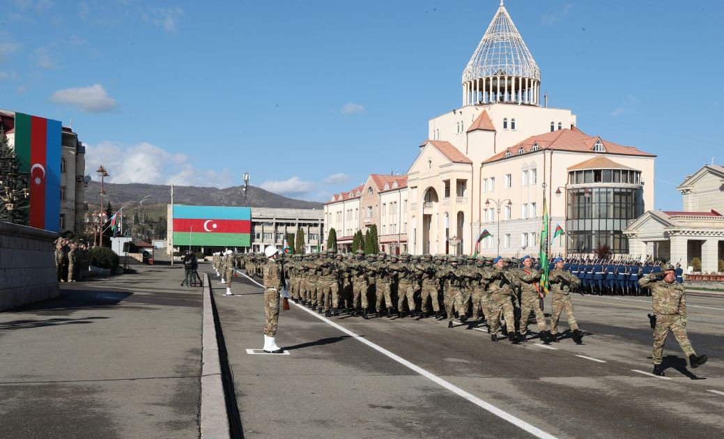 Prezident İlham Əliyev və Birinci xanım Mehriban Əliyeva Xankəndidə hərbi paradda iştirak ediblər (FOTO/VİDEO) (YENİLƏNİB)