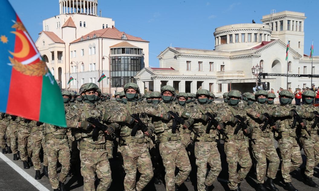 Prezident İlham Əliyev və Birinci xanım Mehriban Əliyeva Xankəndidə hərbi paradda iştirak ediblər (FOTO/VİDEO) (YENİLƏNİB)