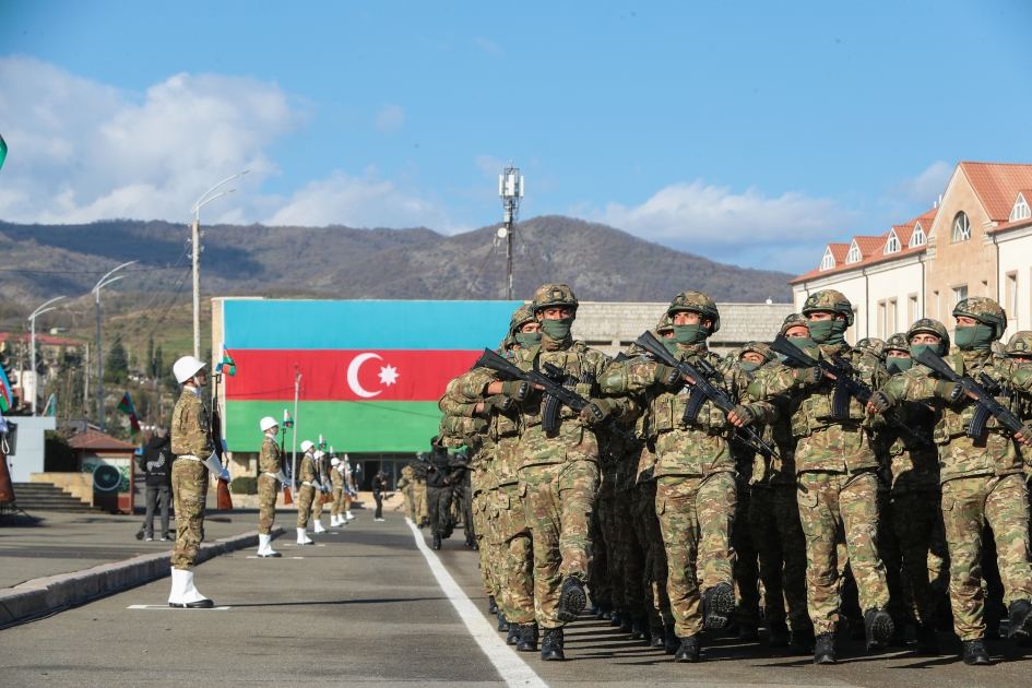 Prezident İlham Əliyev və Birinci xanım Mehriban Əliyeva Xankəndidə hərbi paradda iştirak ediblər (FOTO/VİDEO) (YENİLƏNİB)