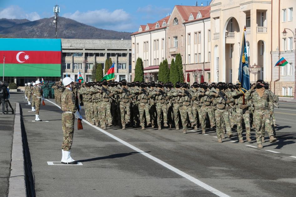 Prezident İlham Əliyev və Birinci xanım Mehriban Əliyeva Xankəndidə hərbi paradda iştirak ediblər (FOTO/VİDEO) (YENİLƏNİB)