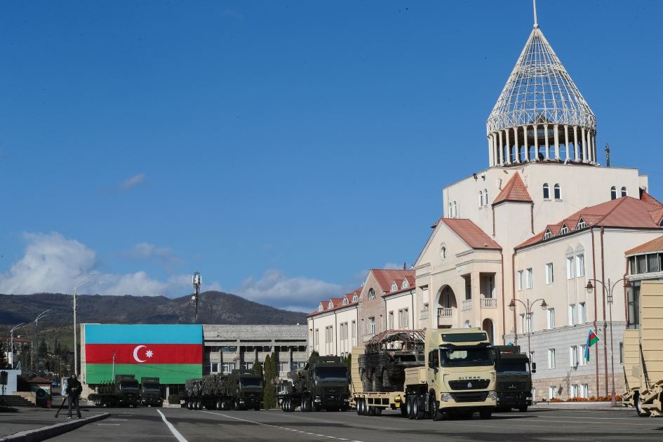 Prezident İlham Əliyev və Birinci xanım Mehriban Əliyeva Xankəndidə hərbi paradda iştirak ediblər (FOTO/VİDEO) (YENİLƏNİB)