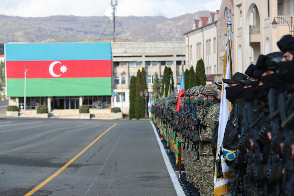 Prezident İlham Əliyev və Birinci xanım Mehriban Əliyeva Xankəndidə hərbi paradda iştirak ediblər (FOTO/VİDEO) (YENİLƏNİB)