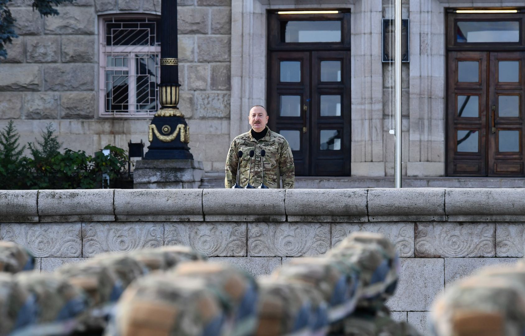 Prezident İlham Əliyev və Birinci xanım Mehriban Əliyeva Xankəndidə hərbi paradda iştirak ediblər (FOTO/VİDEO) (YENİLƏNİB)