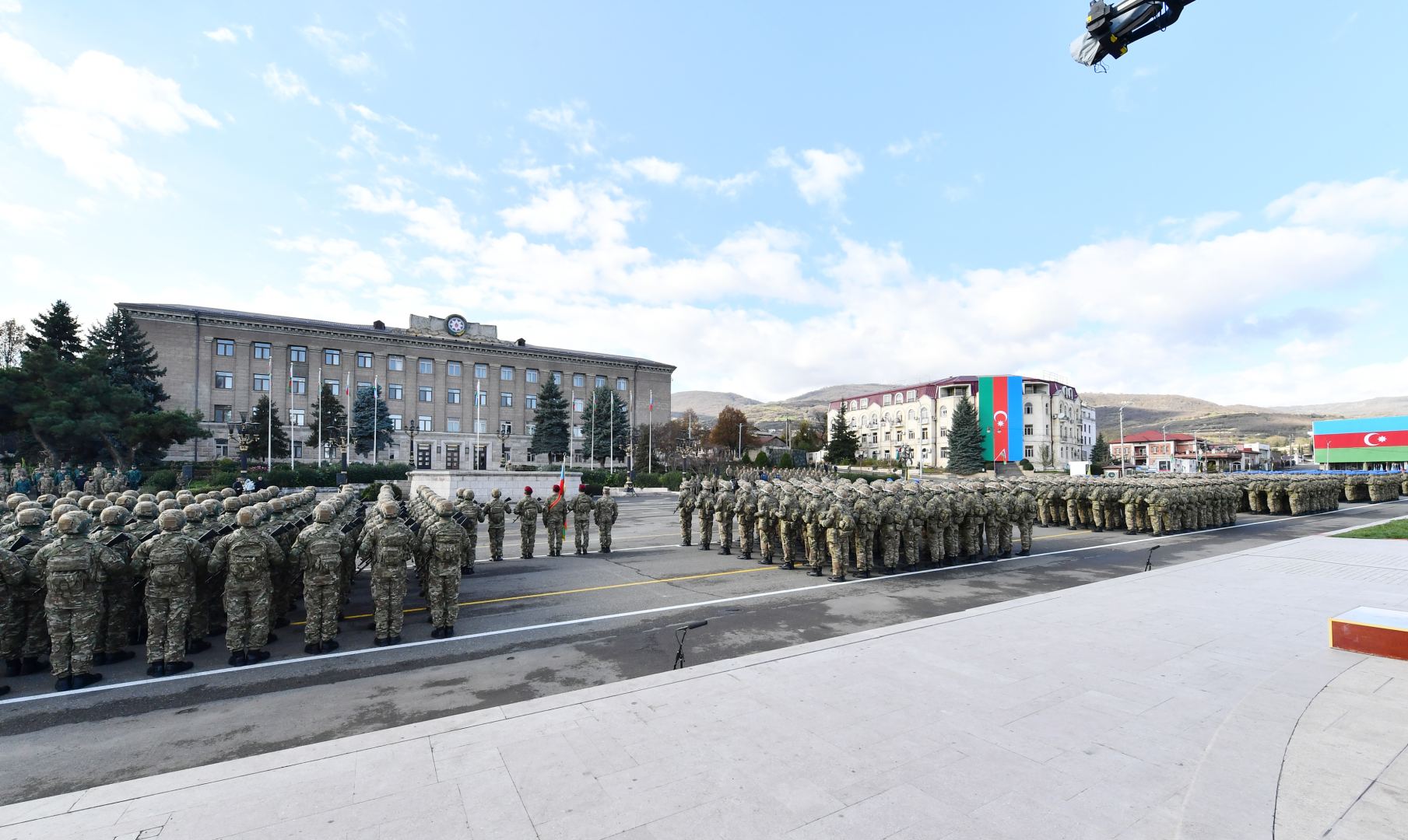 Prezident İlham Əliyev və Birinci xanım Mehriban Əliyeva Xankəndidə hərbi paradda iştirak ediblər (FOTO/VİDEO) (YENİLƏNİB)
