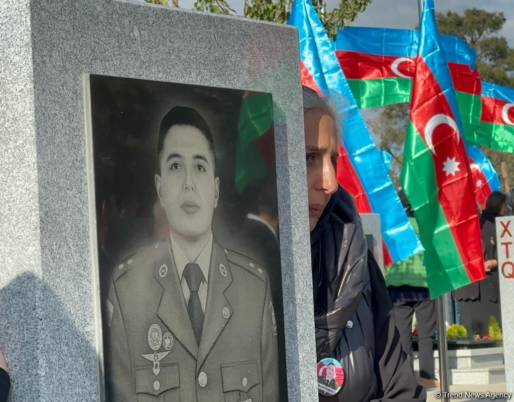 Xalq şəhidlərini ziyarət edir - İkinci Şəhidlər xiyabanından VİDEOREPORTAJ (FOTO)