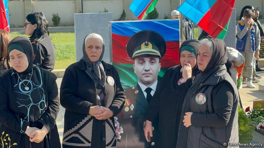 Xalq şəhidlərini ziyarət edir - İkinci Şəhidlər xiyabanından VİDEOREPORTAJ (FOTO)