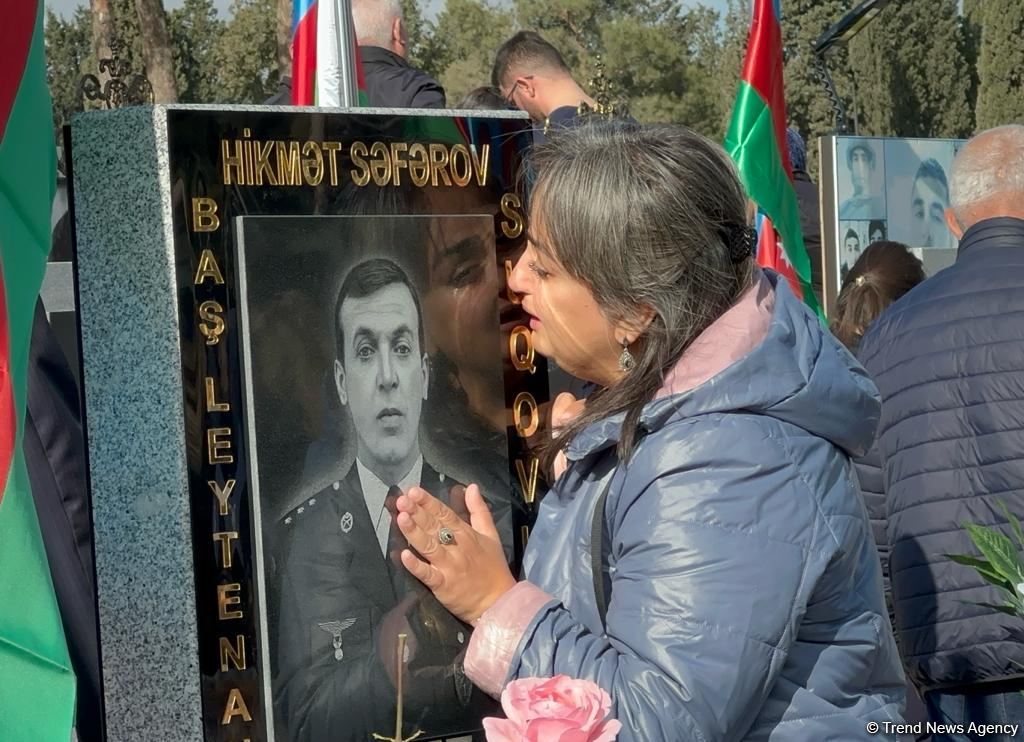 Xalq şəhidlərini ziyarət edir - İkinci Şəhidlər xiyabanından VİDEOREPORTAJ (FOTO)