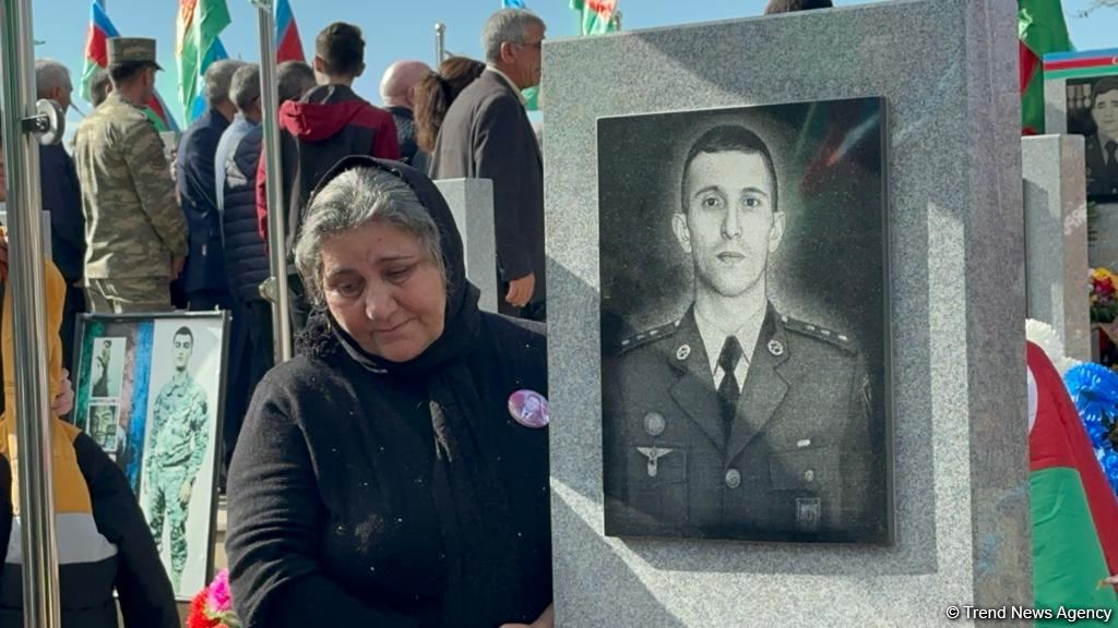 Xalq şəhidlərini ziyarət edir - İkinci Şəhidlər xiyabanından VİDEOREPORTAJ (FOTO)