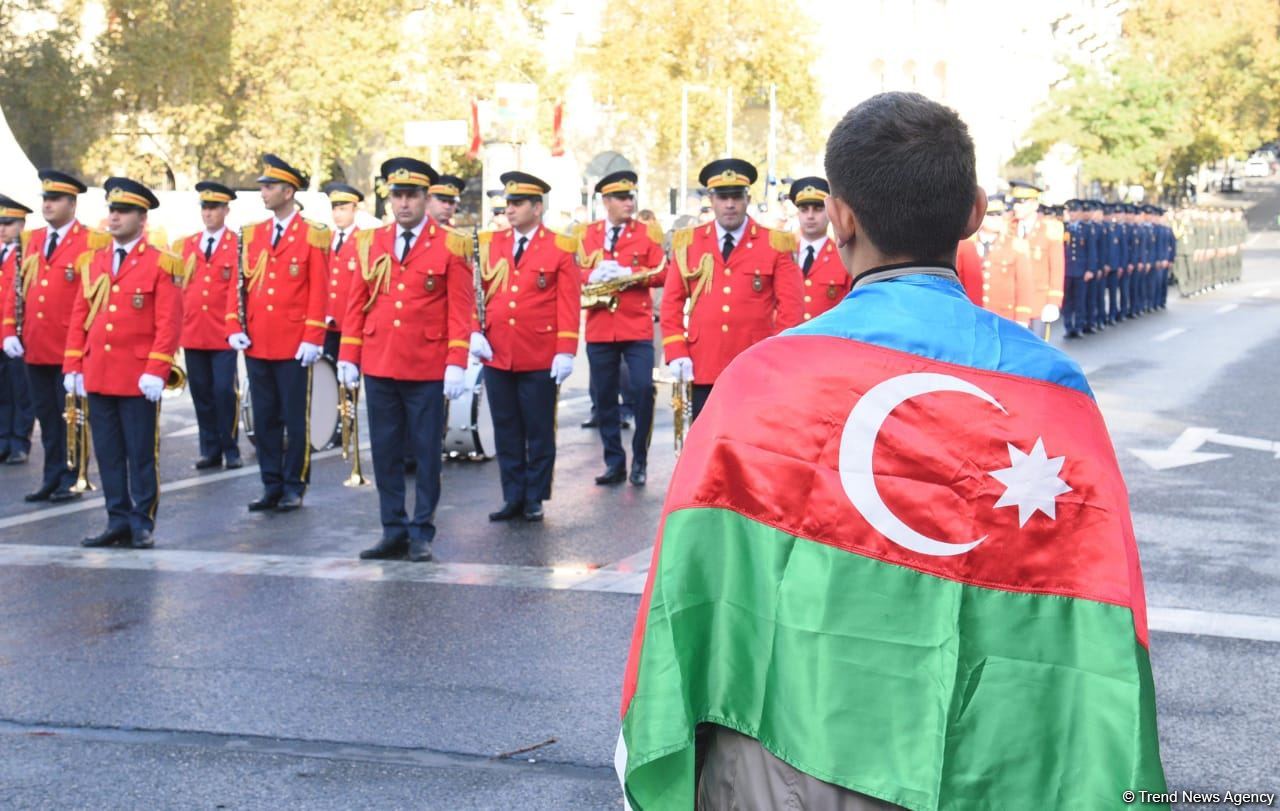 Bakıda Zəfər yürüşü keçirilib (VİDEO/FOTO)