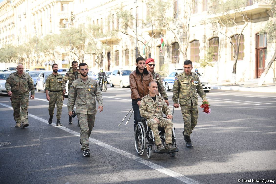 Bakıda Zəfər yürüşü keçirilib (VİDEO/FOTO)