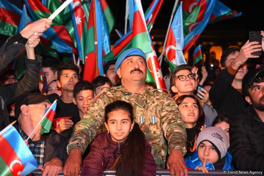 Bakıda 44 günlük Vətən müharibəsinin üçüncü ildönümü şərəfinə konsert təşkil olunub (FOTO/VİDEO)