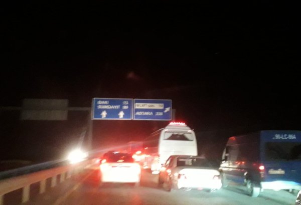 Bakı-Ələt yolunda ağır qəza: kilometrlərlə uzanan tıxac yarandı (FOTO)