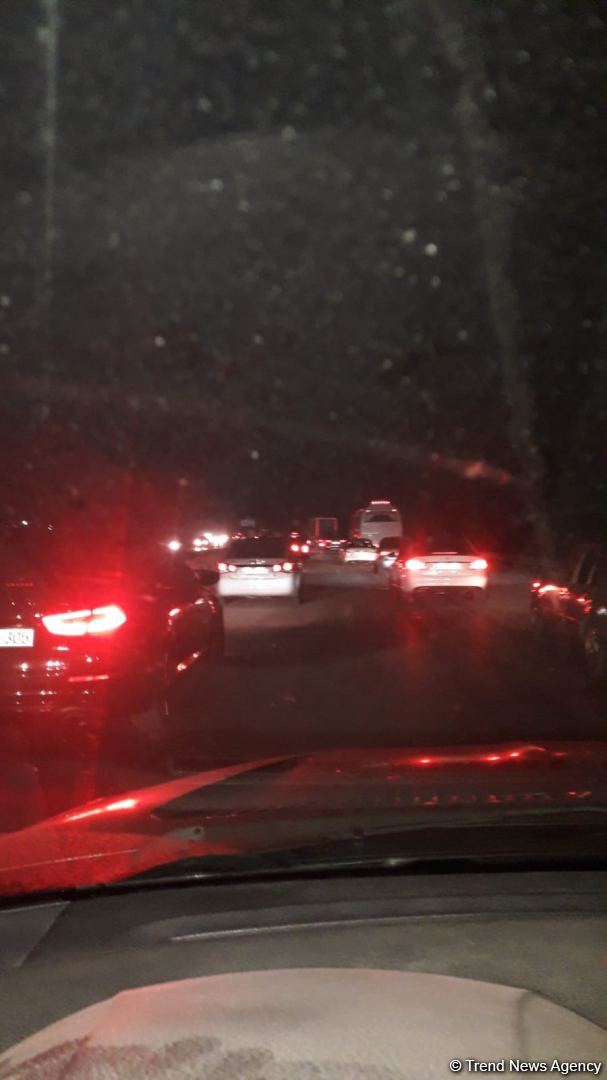 Bakı-Ələt yolunda ağır qəza: kilometrlərlə uzanan tıxac yarandı (FOTO)