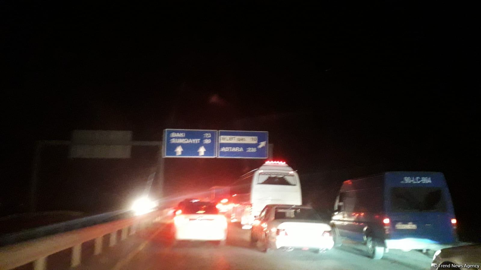 Bakı-Ələt yolunda ağır qəza: kilometrlərlə uzanan tıxac yarandı (FOTO)