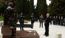 İraq Prezidenti Ulu Öndər Heydər Əliyevin məzarını ziyarət edib (FOTO)
