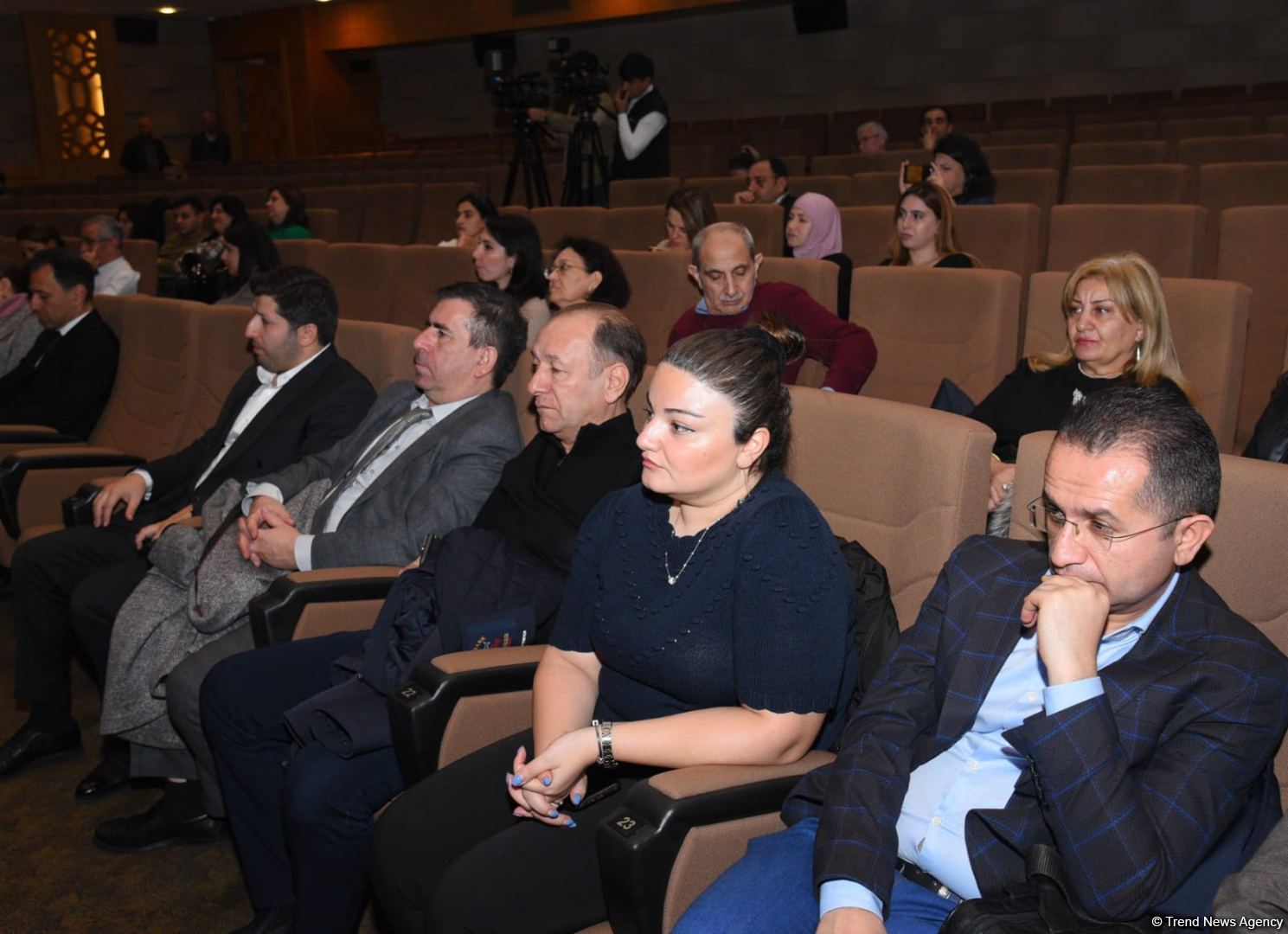 Onun nuru əbədidir... Bakıda görkəmli rejissor Rasim Ocaqovun 90 illiyinə həsr olunan tədbir keçirilib (FOTO)