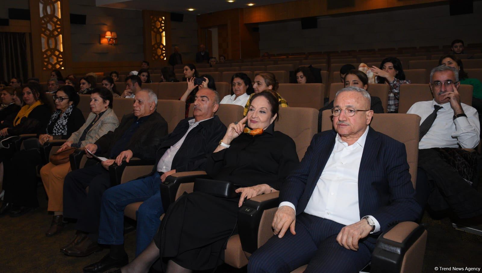Onun nuru əbədidir... Bakıda görkəmli rejissor Rasim Ocaqovun 90 illiyinə həsr olunan tədbir keçirilib (FOTO)