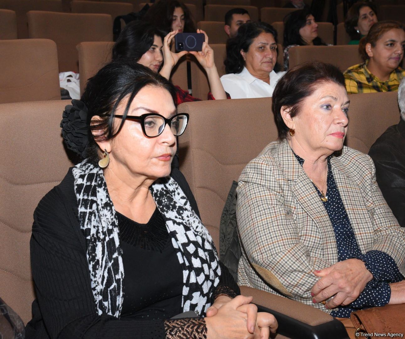 Onun nuru əbədidir... Bakıda görkəmli rejissor Rasim Ocaqovun 90 illiyinə həsr olunan tədbir keçirilib (FOTO)