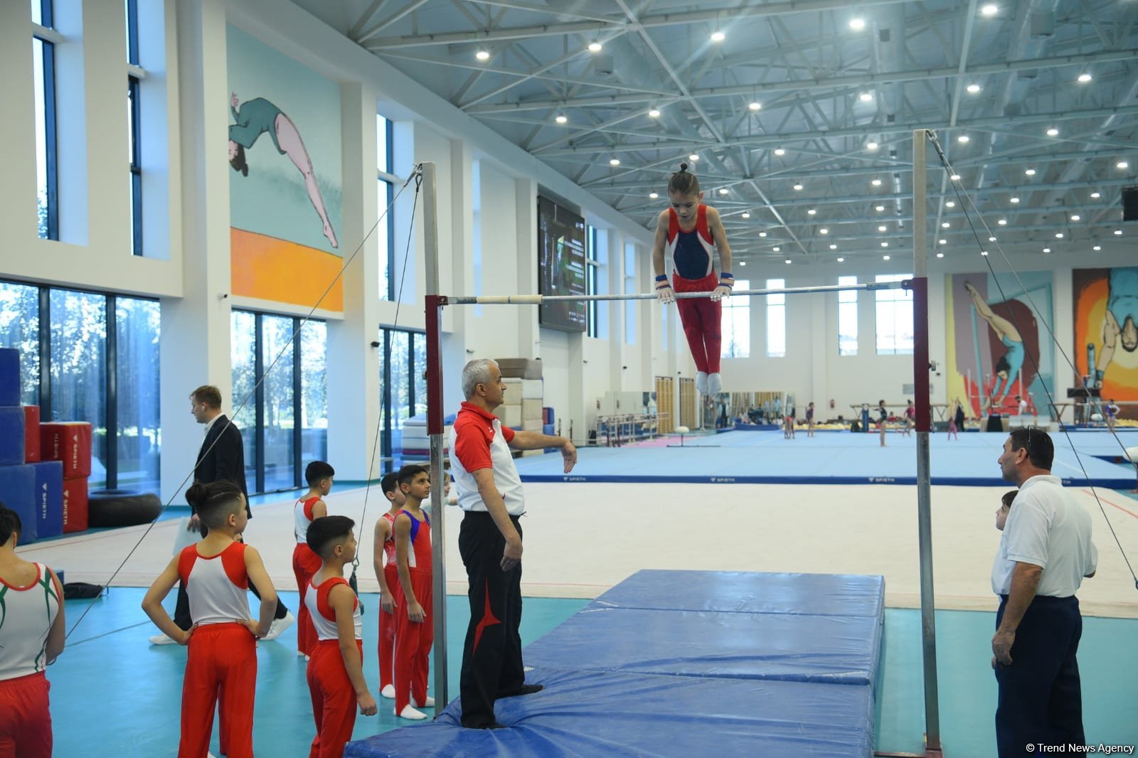 Kişi və qadın idman gimnastikası üzrə Azərbaycan çempionatları və Bakı birinciliyinin yarışlarına start verilib (FOTO)