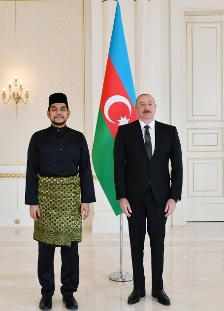 Prezident İlham Əliyev Malayziyanın Azərbaycanda yeni təyin olunmuş səfirinin etimadnaməsini qəbul edib (FOTO/VİDEO) (YENİLƏNİB)