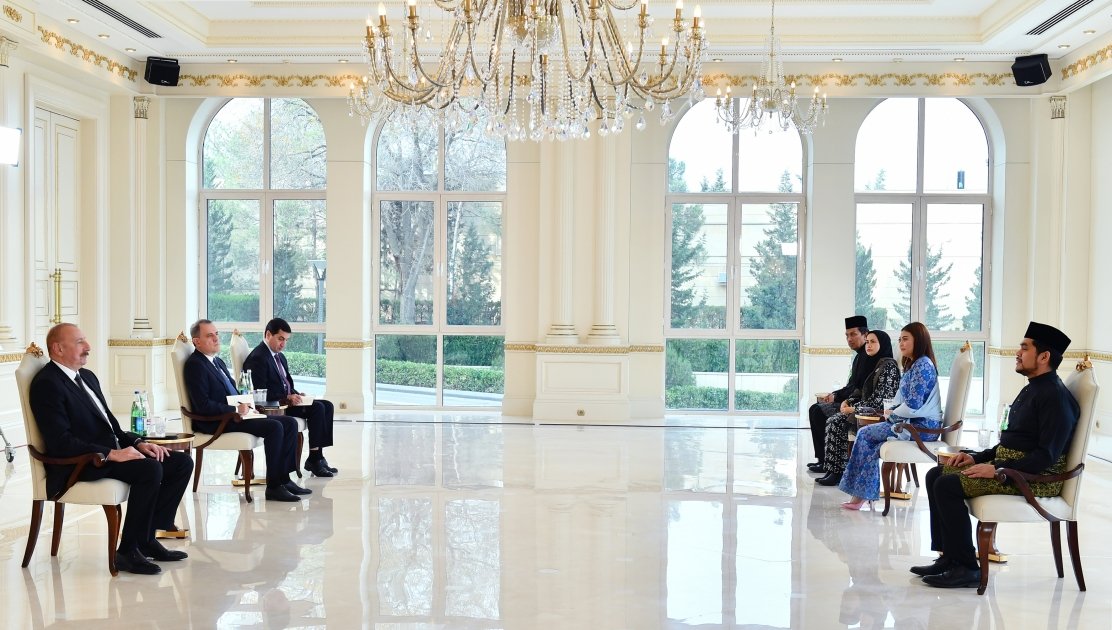 Prezident İlham Əliyev Malayziyanın Azərbaycanda yeni təyin olunmuş səfirinin etimadnaməsini qəbul edib (FOTO/VİDEO) (YENİLƏNİB)