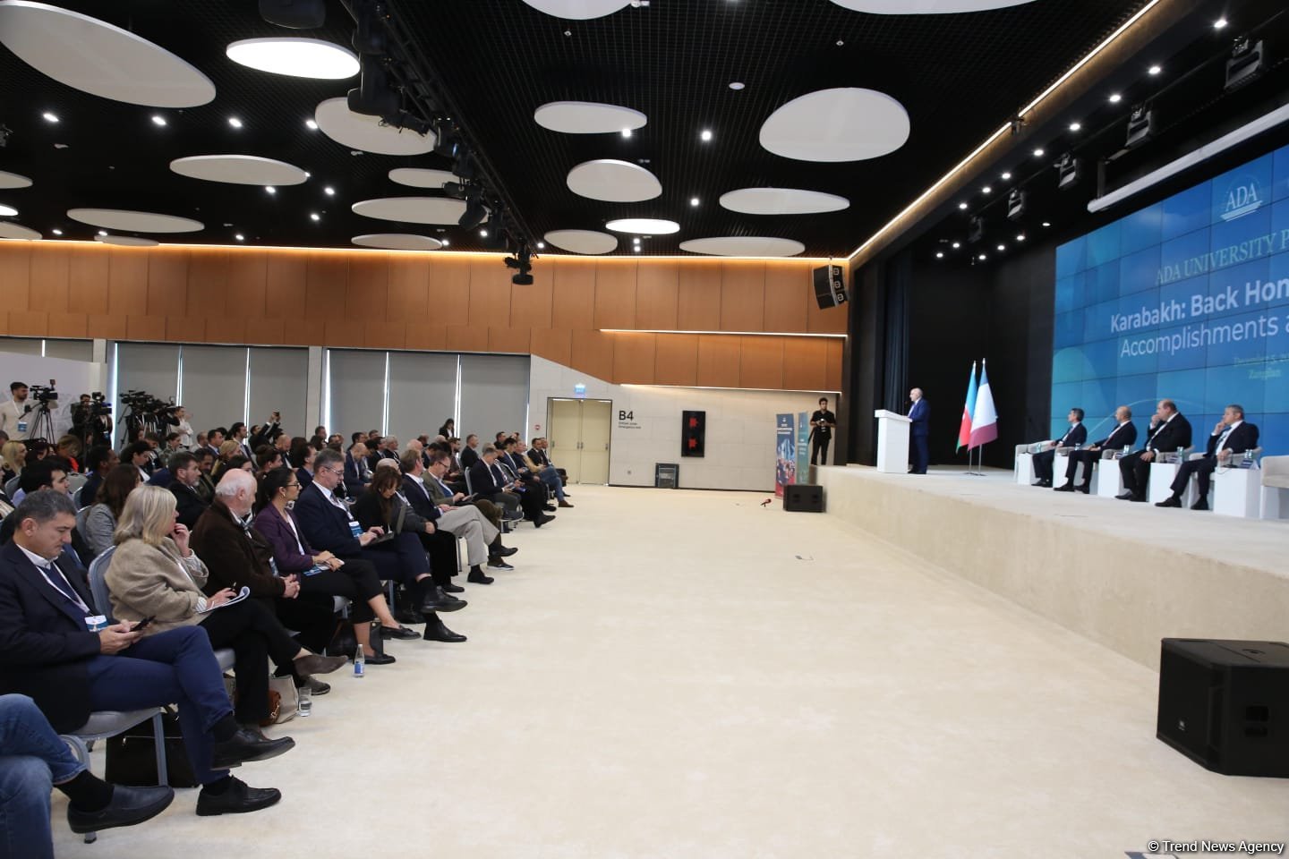 Xarici ekspertlərin iştirakı ilə Zəngilanda panel müzakirə keçirilib (FOTO)