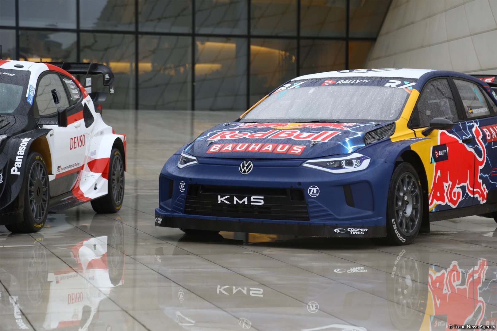 FIA-nın tədbirləri çərçivəsində Bakıda idman avtomobillərinin sərgisi olub (FOTO/VİDEO)