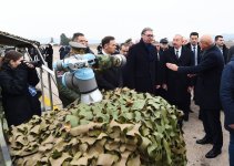 Prezidenti İlham Əliyev və Aleksandar Vuçiç hərbi texnika və avadanlıqlara baxıblar (FOTO)